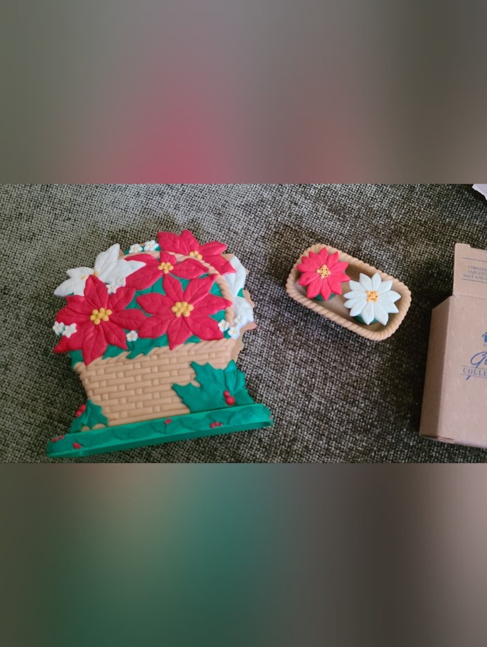 Avon Napkin Card Holder S&P Shakers Basket Christmas Poinsettia Plastic Vintage